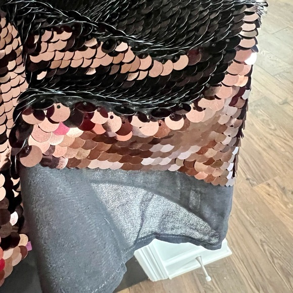 Zara Sequin Skirt in Rose Goldish Dark Maroon. - Picture 7 of 9